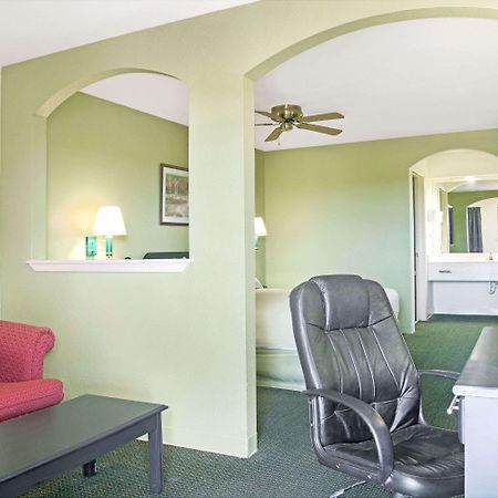 Days Inn By Wyndham El Campo Tx Εξωτερικό φωτογραφία