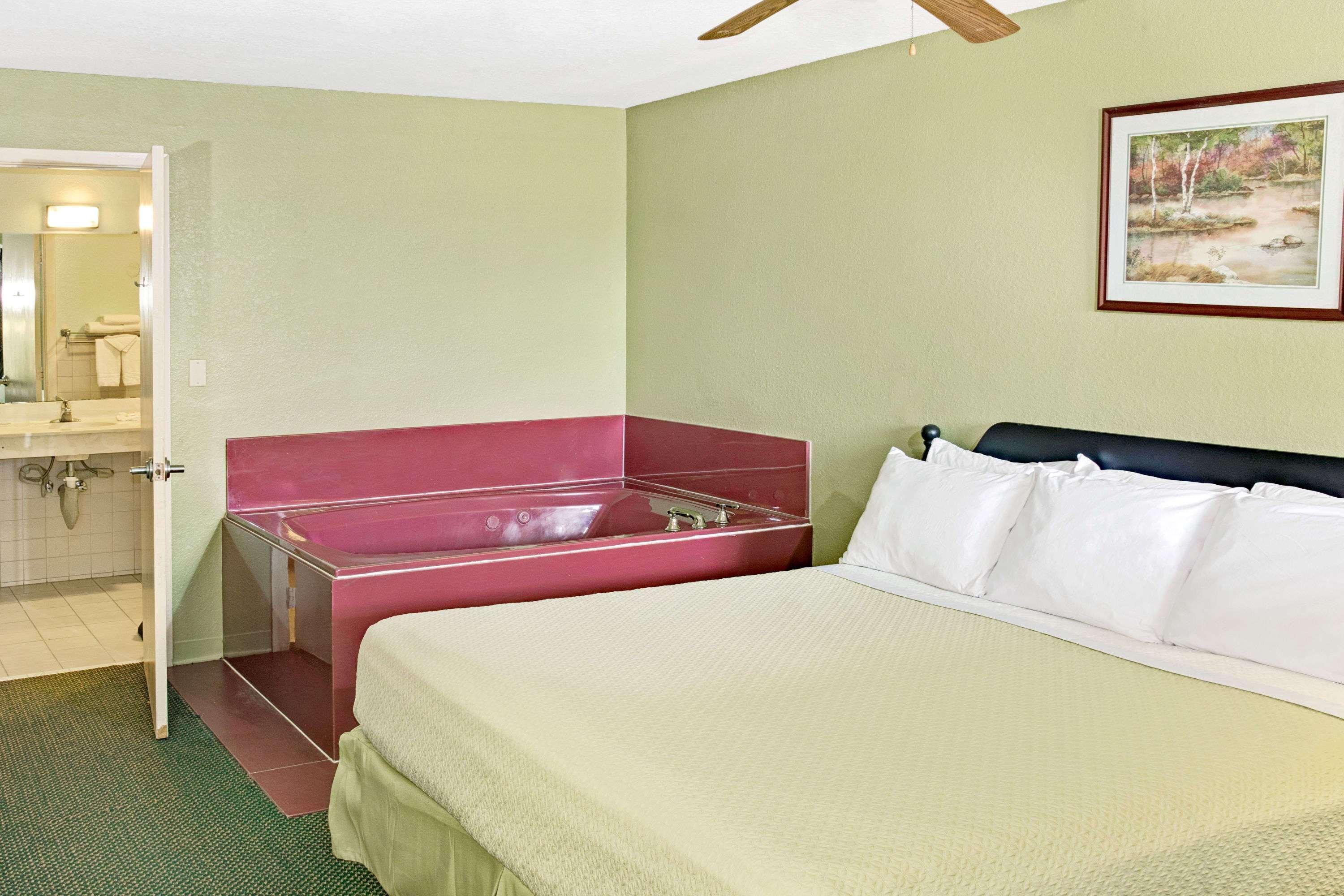 Days Inn By Wyndham El Campo Tx Εξωτερικό φωτογραφία