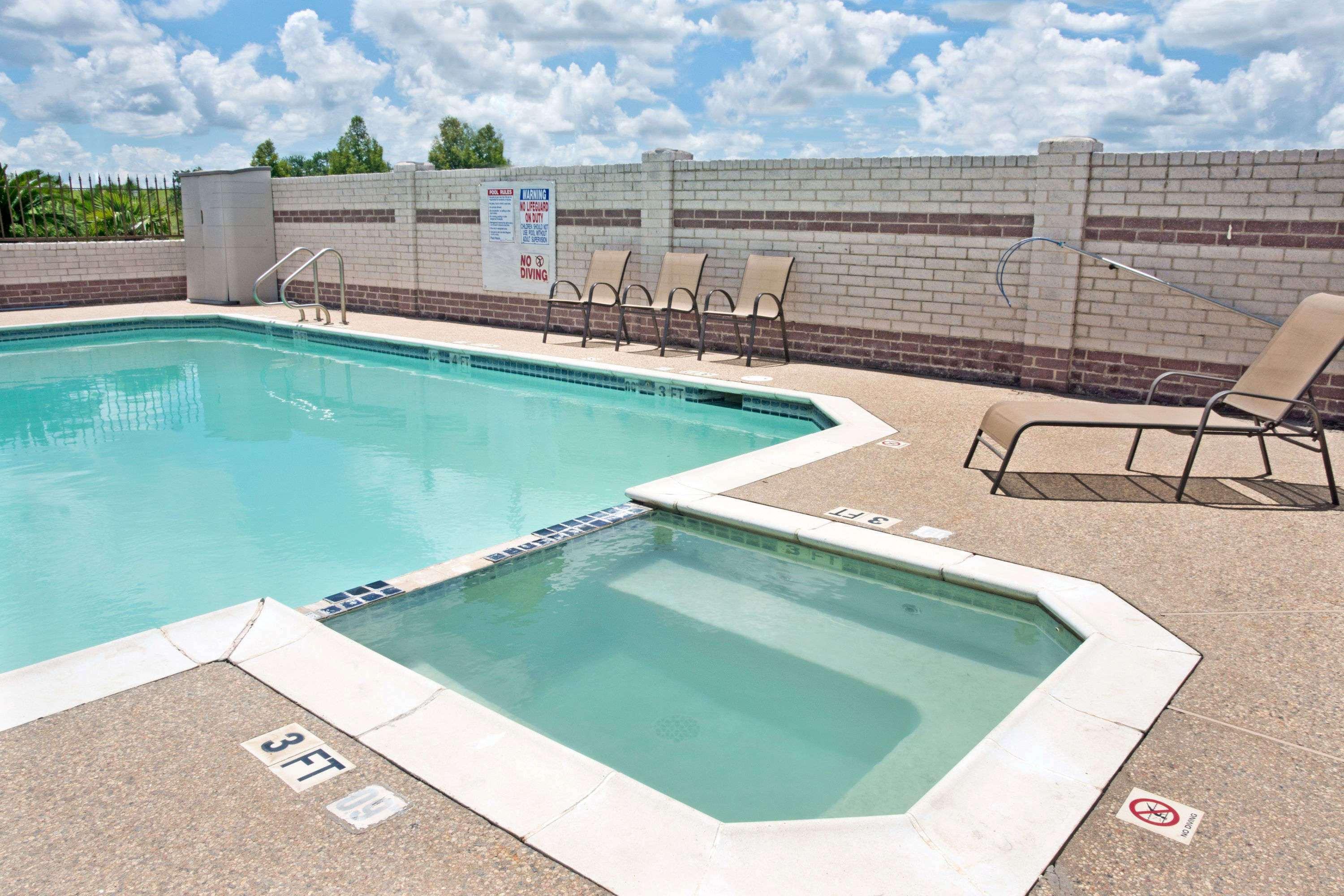 Days Inn By Wyndham El Campo Tx Εξωτερικό φωτογραφία