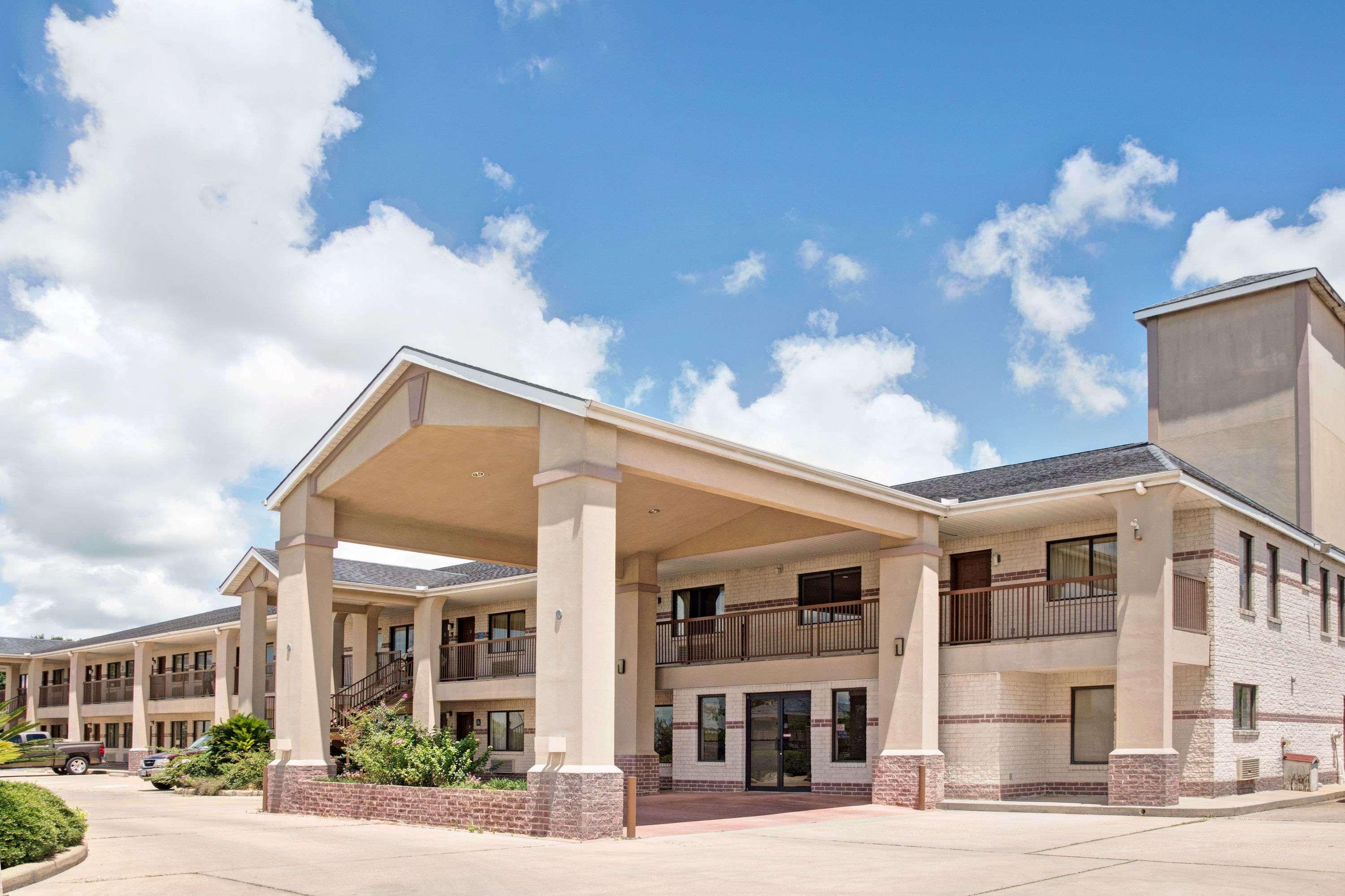 Days Inn By Wyndham El Campo Tx Εξωτερικό φωτογραφία